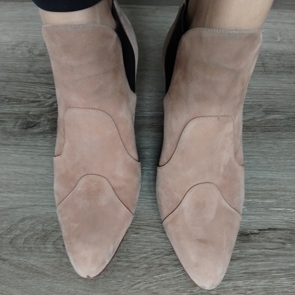 Alaia Elegant Suede Tan Women's Heeled Ankle Boots - Picture 8 of 16